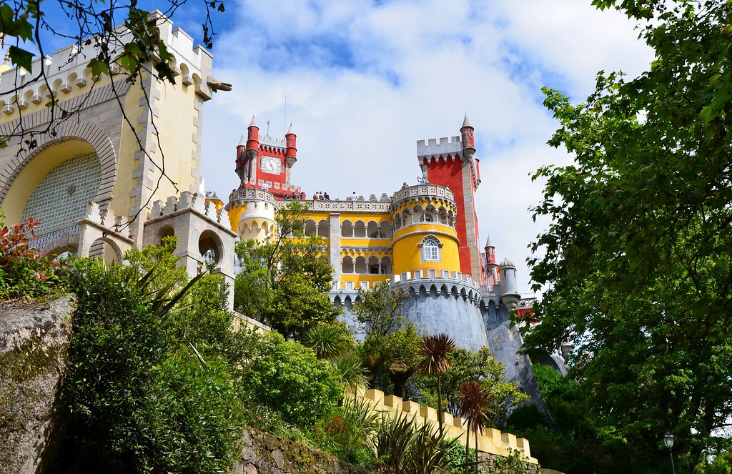  "Pena Palace" by tonyfernandezz is licensed under CC BY-NC 2.0